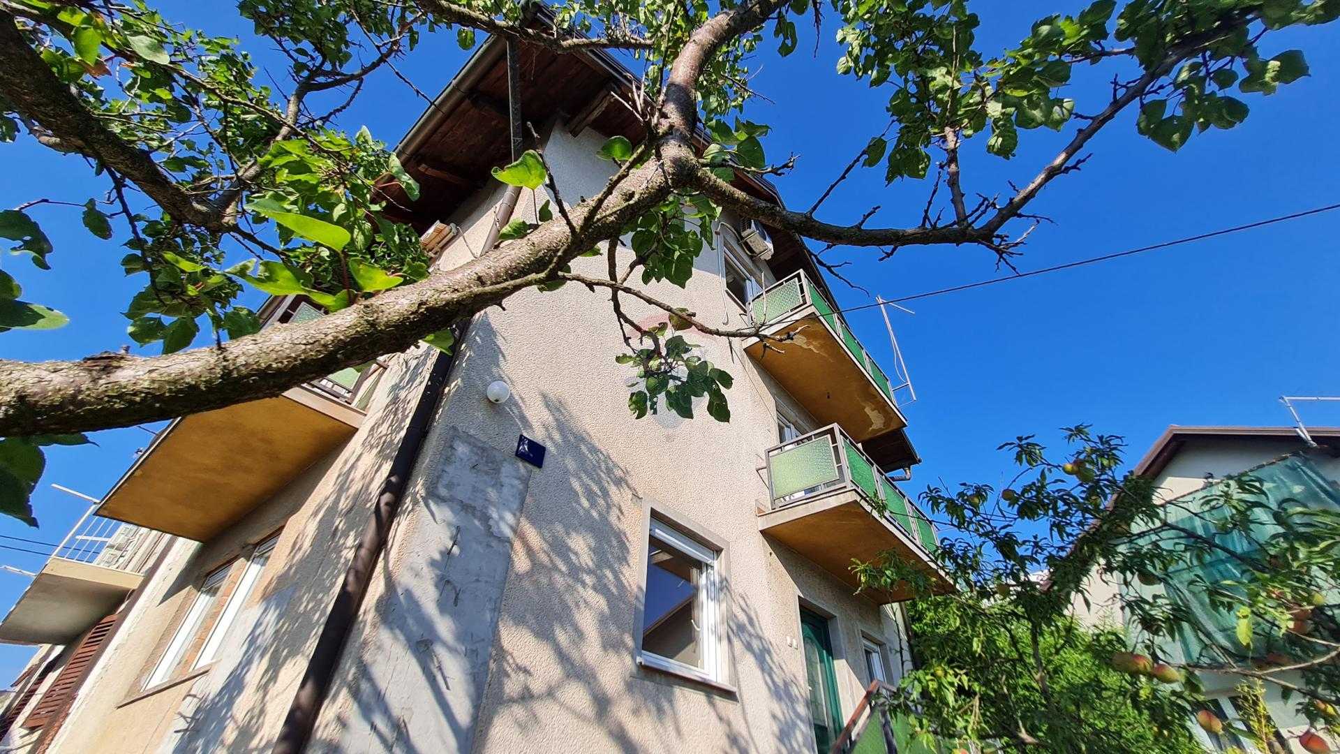 σπίτι σε Ντόνζι Μπούκοβετς, Ζάγκρεμπ, Γκράντ 12102252