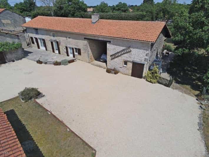 Casa nel Sauzé-Vaussais, Nouvelle-Aquitaine 12102820