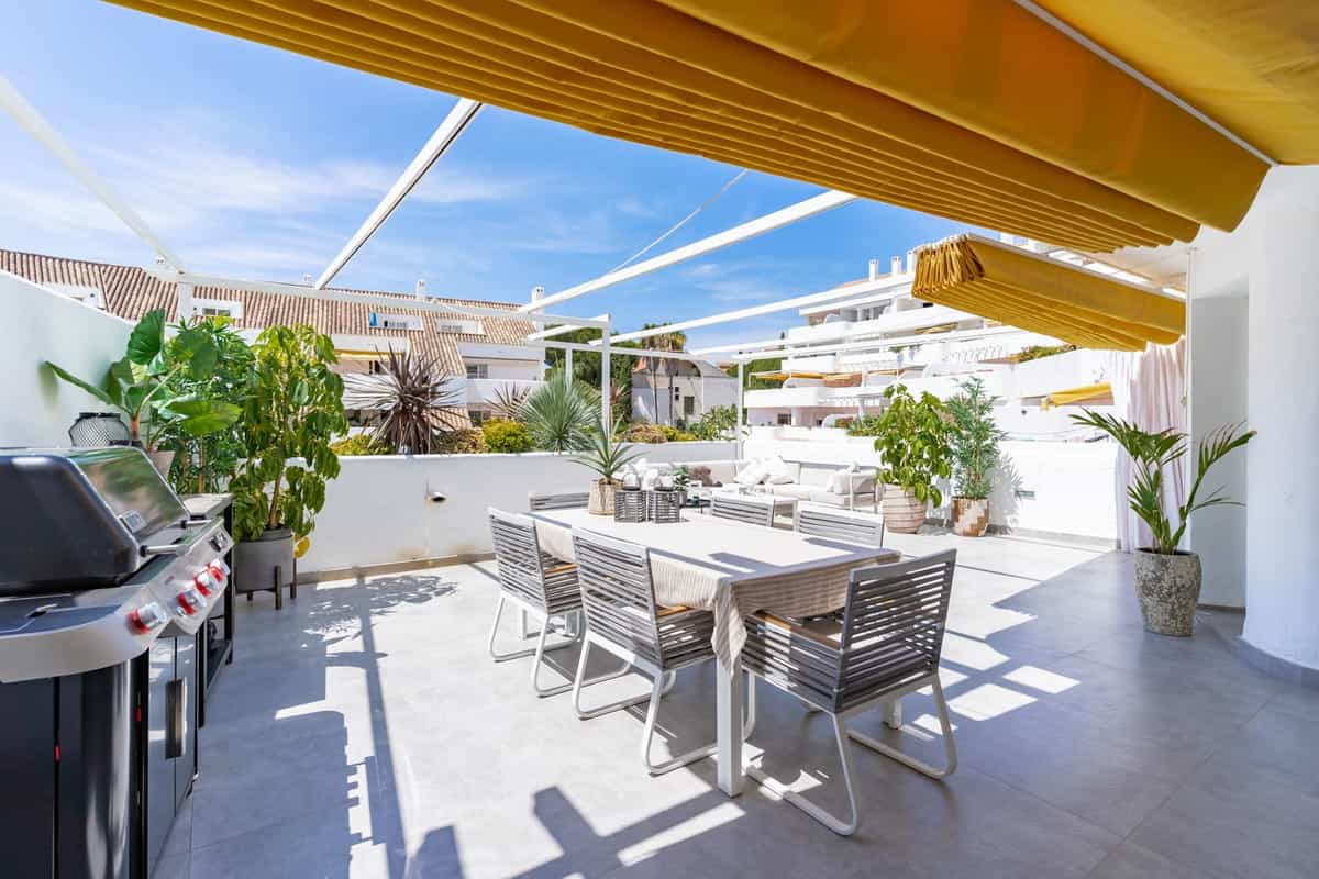 Condominium in Marbella, Andalusia 12103284