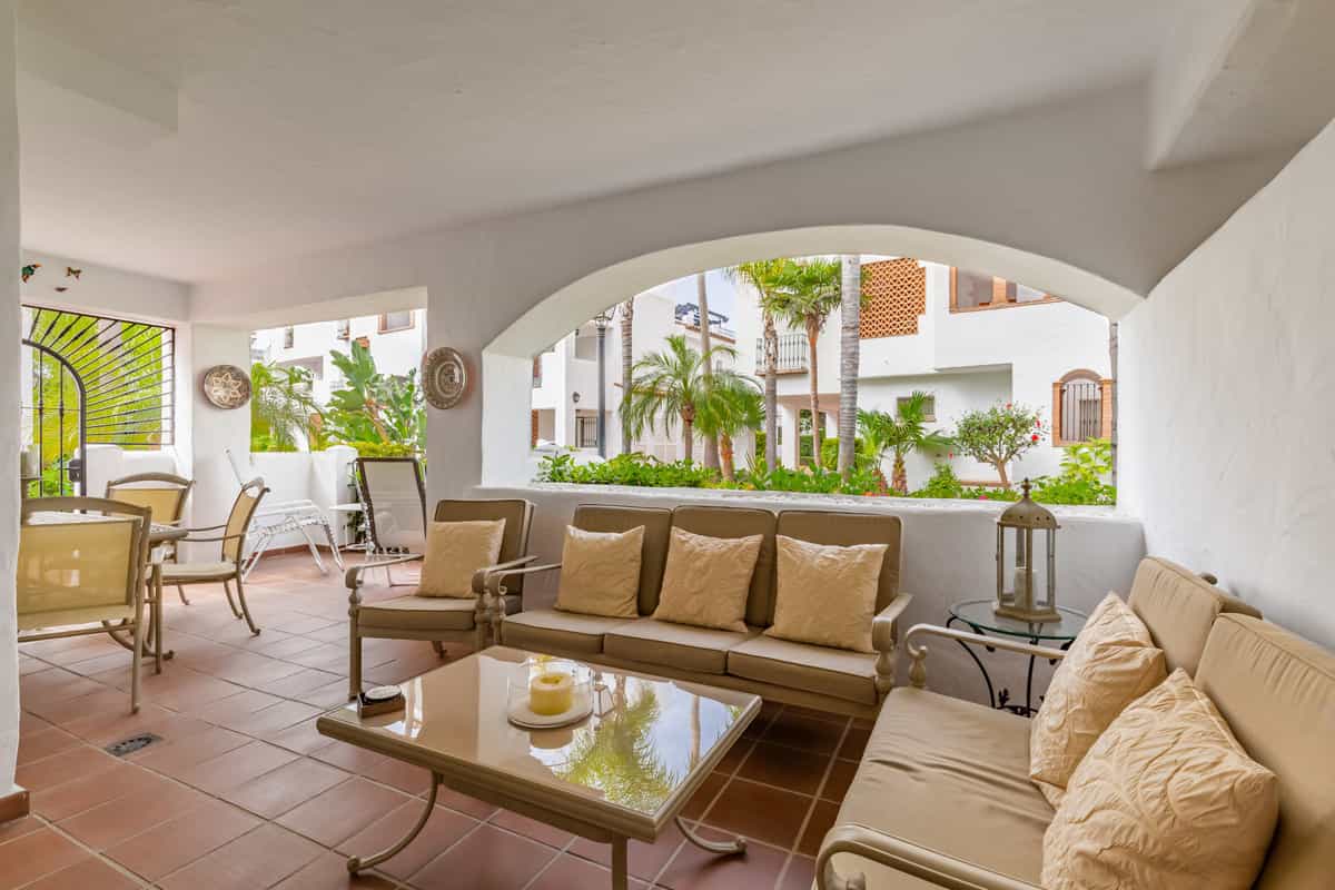 Condominium in San Pedro de Alcantara, Andalusia 12103322