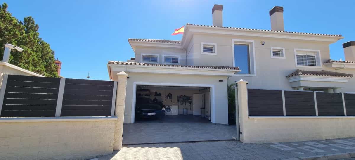 House in Torremolinos, Andalusia 12103532
