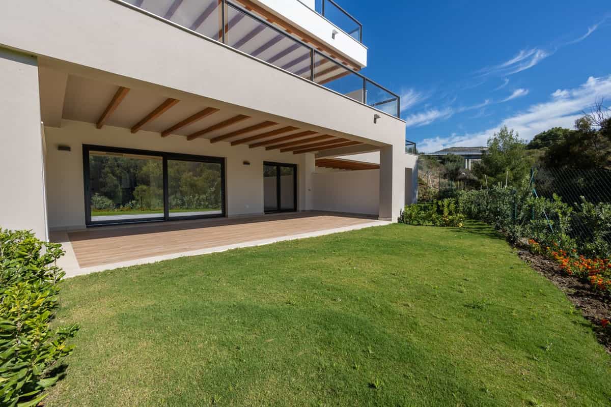 Condominium in Marbella, Andalusia 12103541