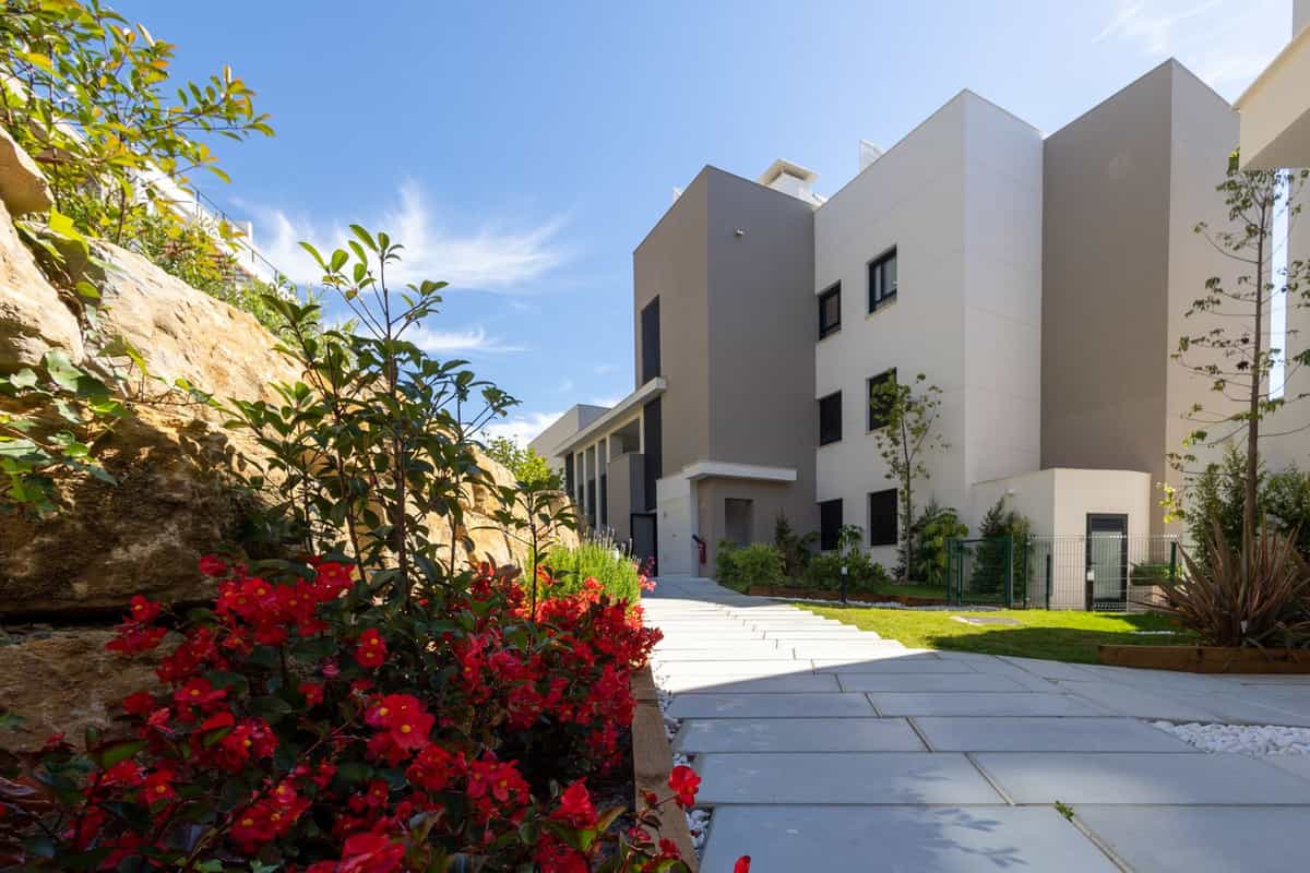 Condominium in Marbella, Andalucía 12103541