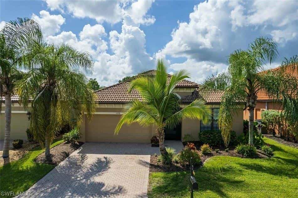 House in Fort Myers, Florida 12104530