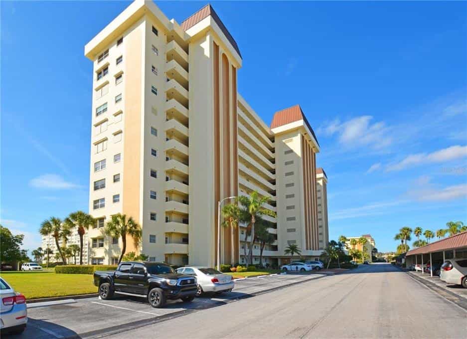 公寓 在 馬德拉海灘, 佛羅里達 12104546