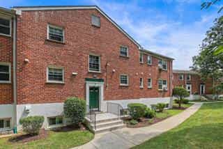 Condominium in Hartsdale, New York 12104555