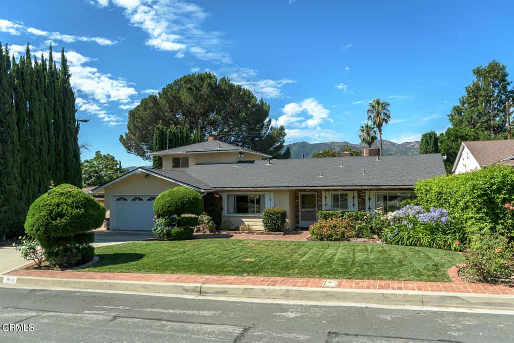 House in Glendale, California 12104643