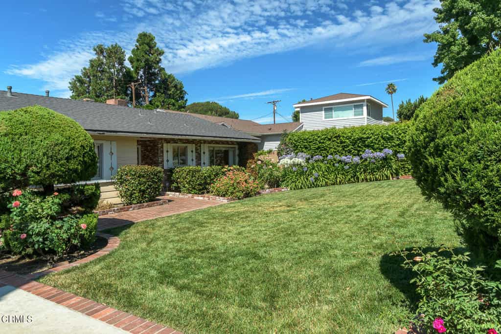 House in Glendale, California 12104643