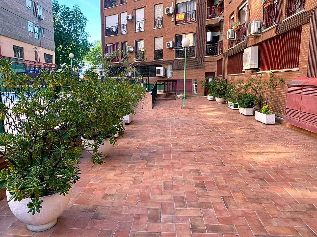 Condominium in Madrid, Comunidad de Madrid 12105256