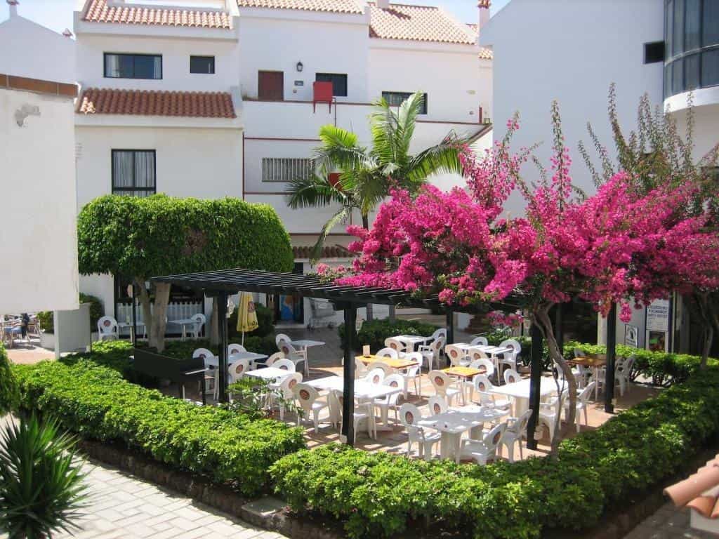 Condominium in Arona, Canarias 12105333