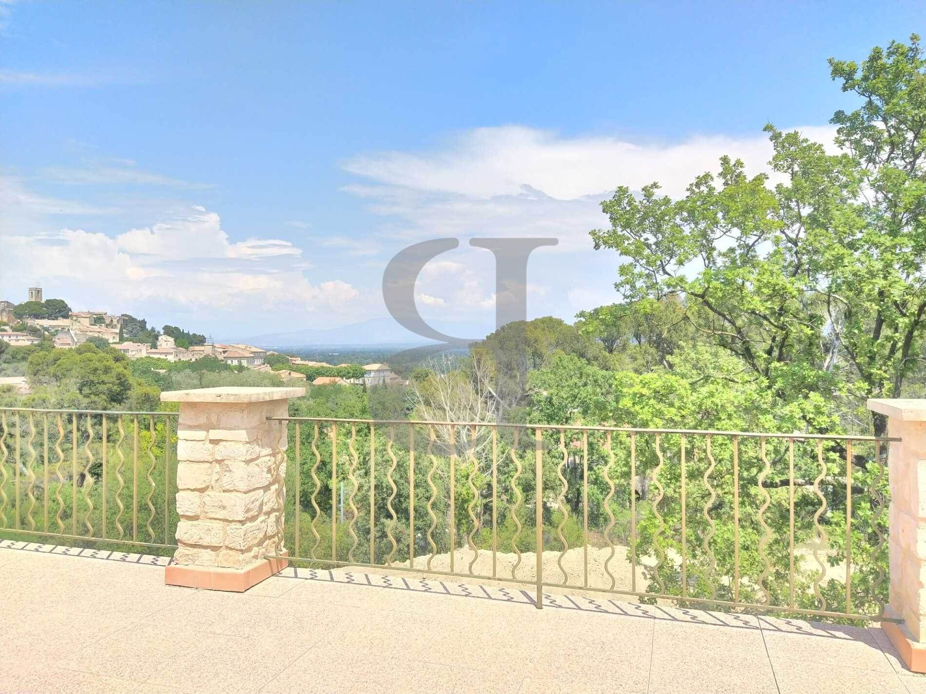 Будинок в L'Isle-sur-la-Sorgue, Provence-Alpes-Côte d'Azur 12106331