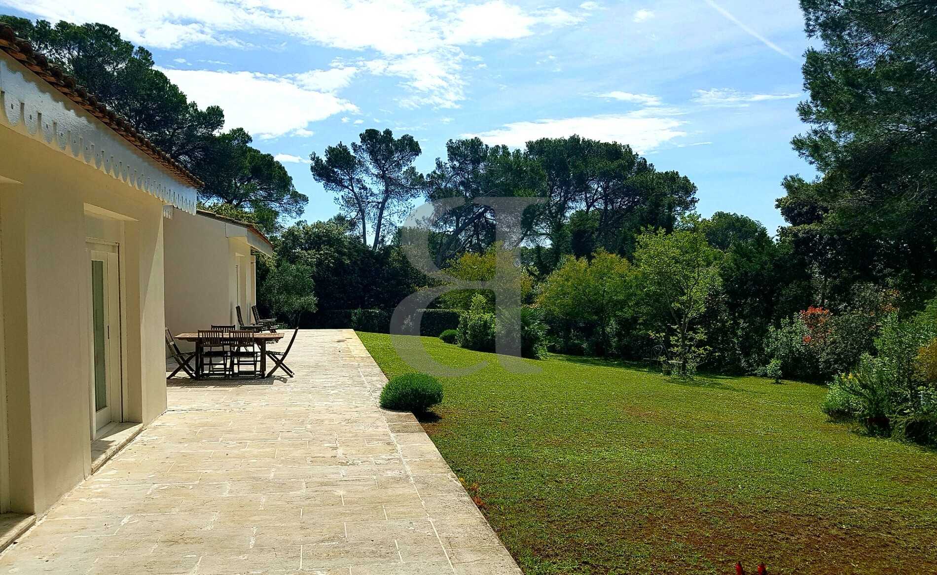 Rumah di Sainte-Cecile-les-Vignes, Provence-Alpes-Cote d'Azur 12106337