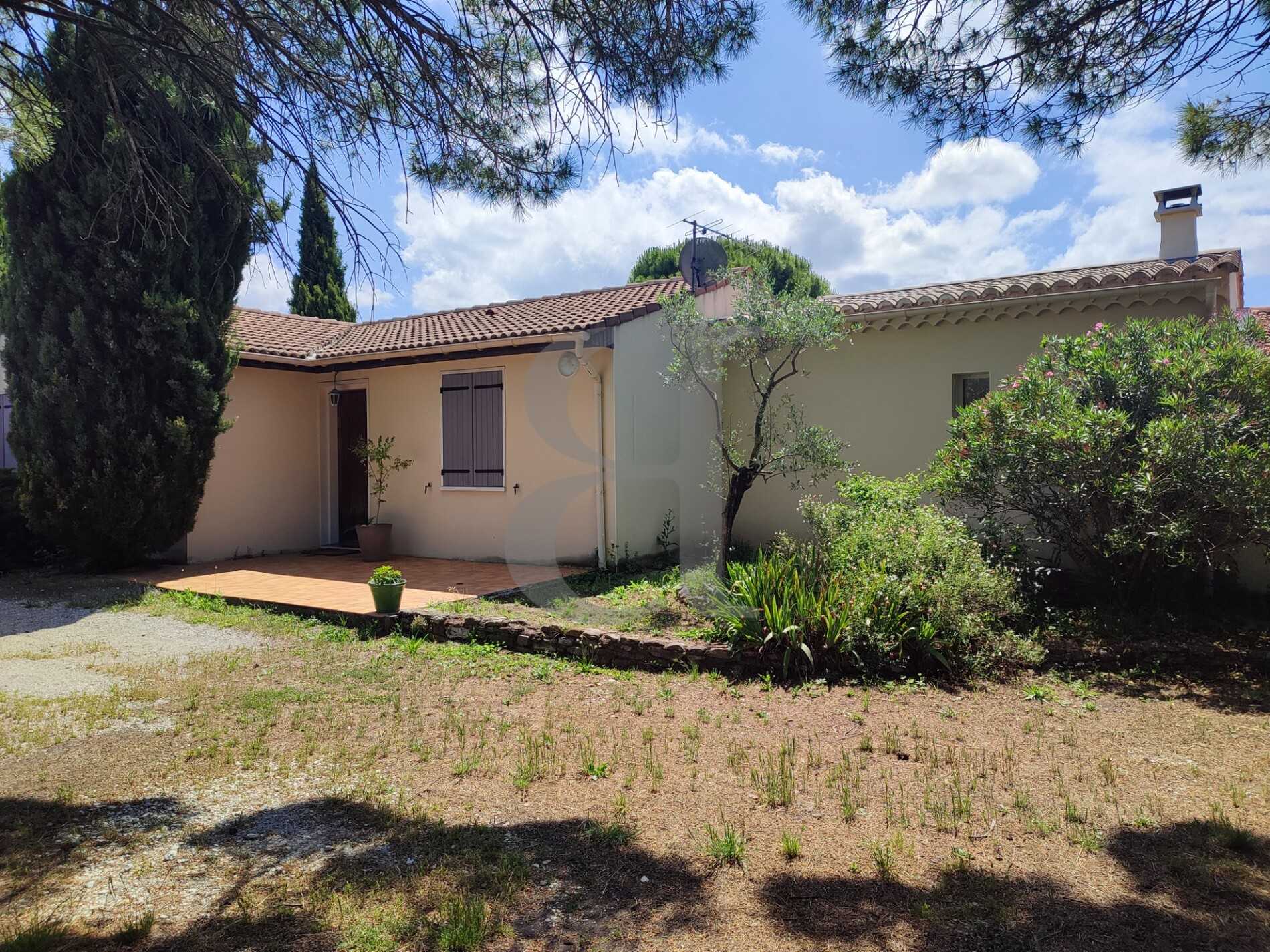 بيت في Valréas, Provence-Alpes-Côte d'Azur 12106349