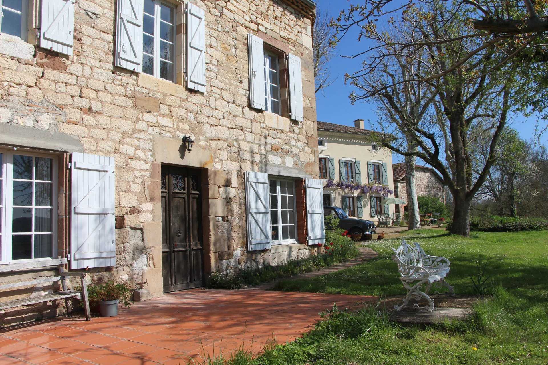 Casa nel Castelnau-de-Montmiral, Occitanie 12106388