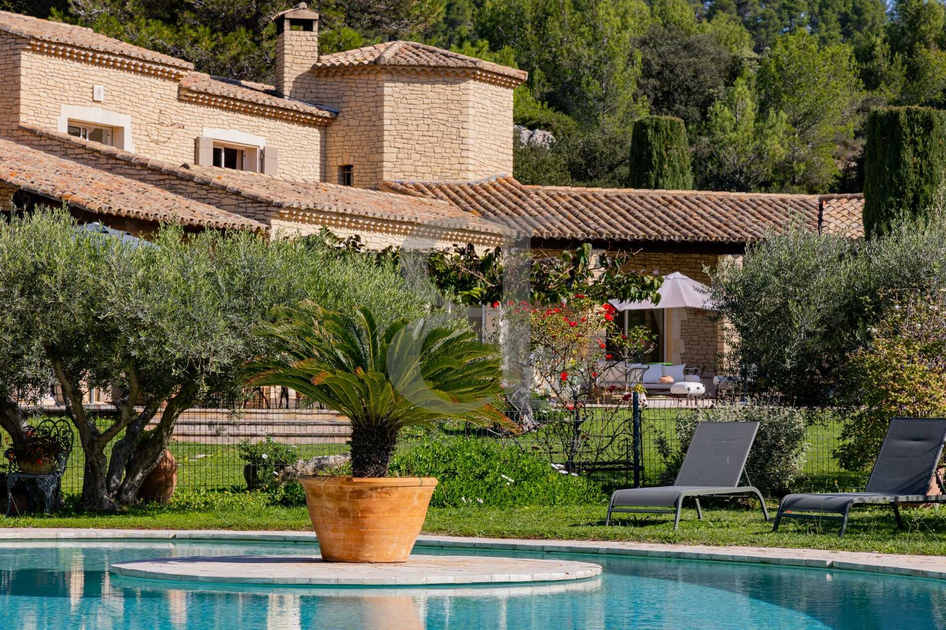 房子 在 Saint-Remy-de-Provence, Provence-Alpes-Cote d'Azur 12106430