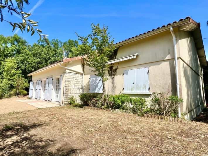 House in Ruffec, Nouvelle-Aquitaine 12106444