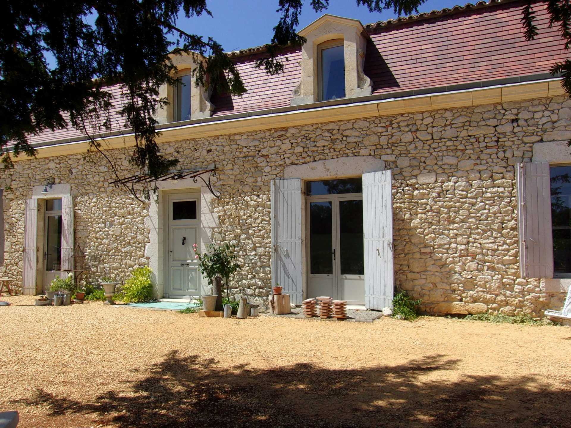 σπίτι σε Lalandusse, Nouvelle-Aquitaine 12106966