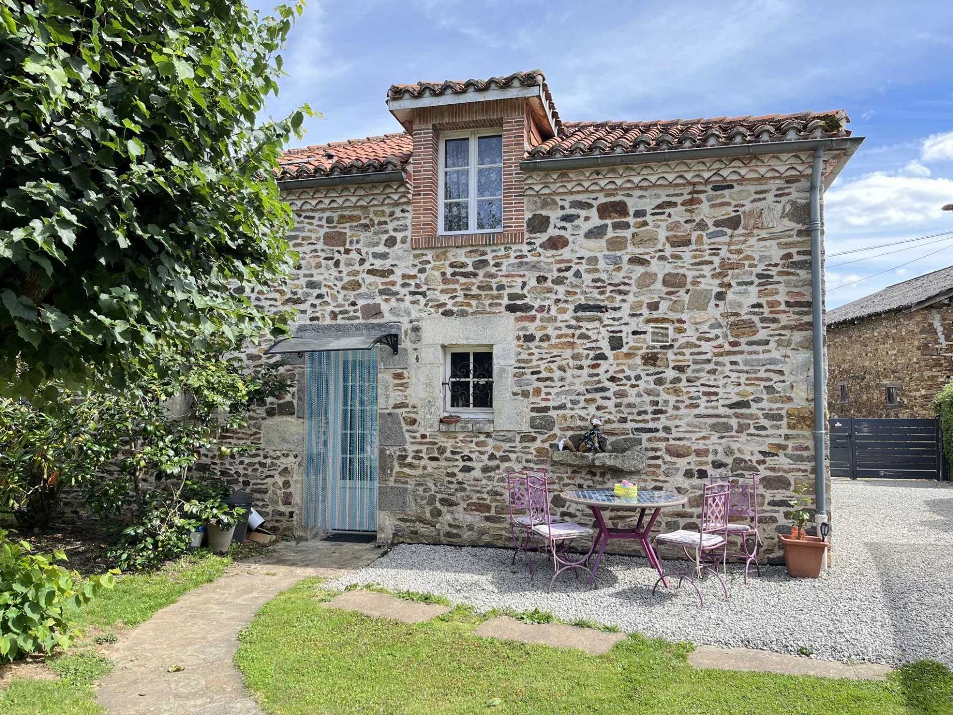 House in Bussiere-Poitevine, Nouvelle-Aquitaine 12106971