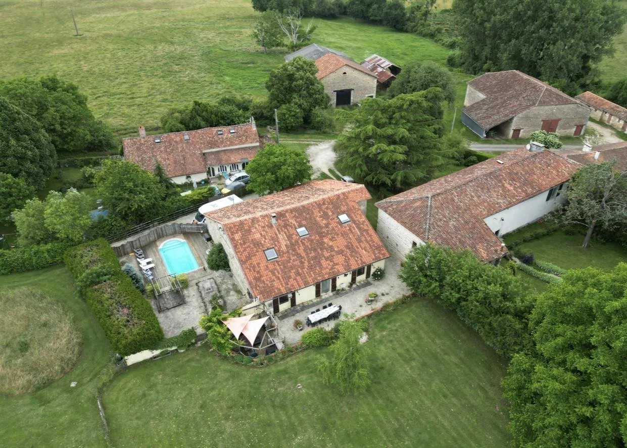 casa no Charroux, Auvérnia-Ródano-Alpes 12106978