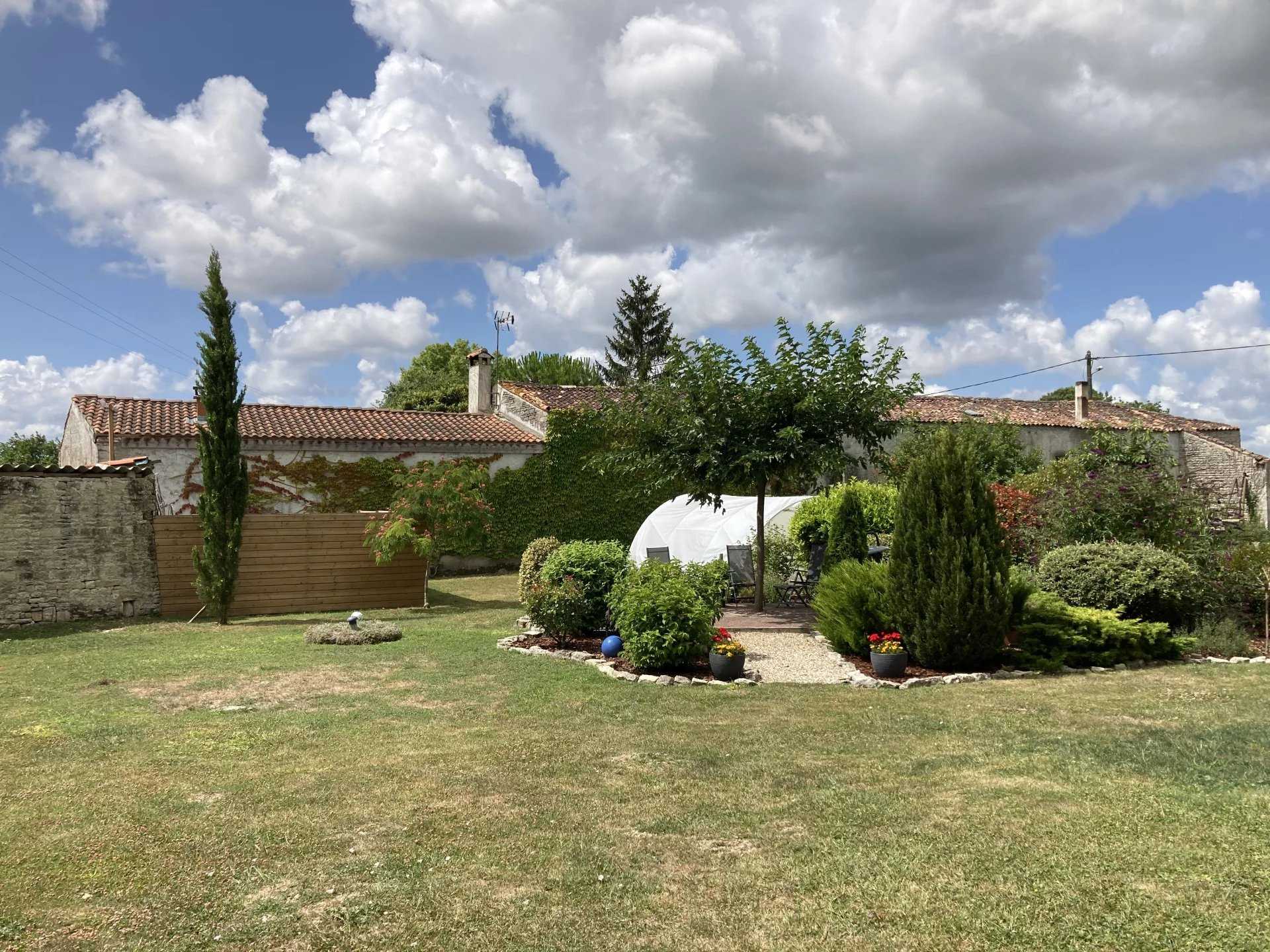 Hus i Rouillac, Nouvelle-Aquitaine 12106985