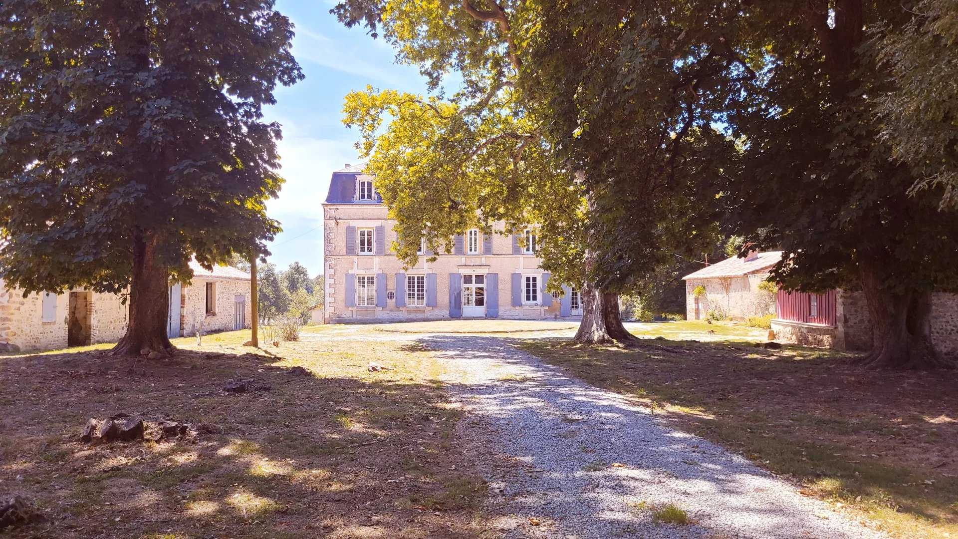 집 에 Abzac, Nouvelle-Aquitaine 12106991