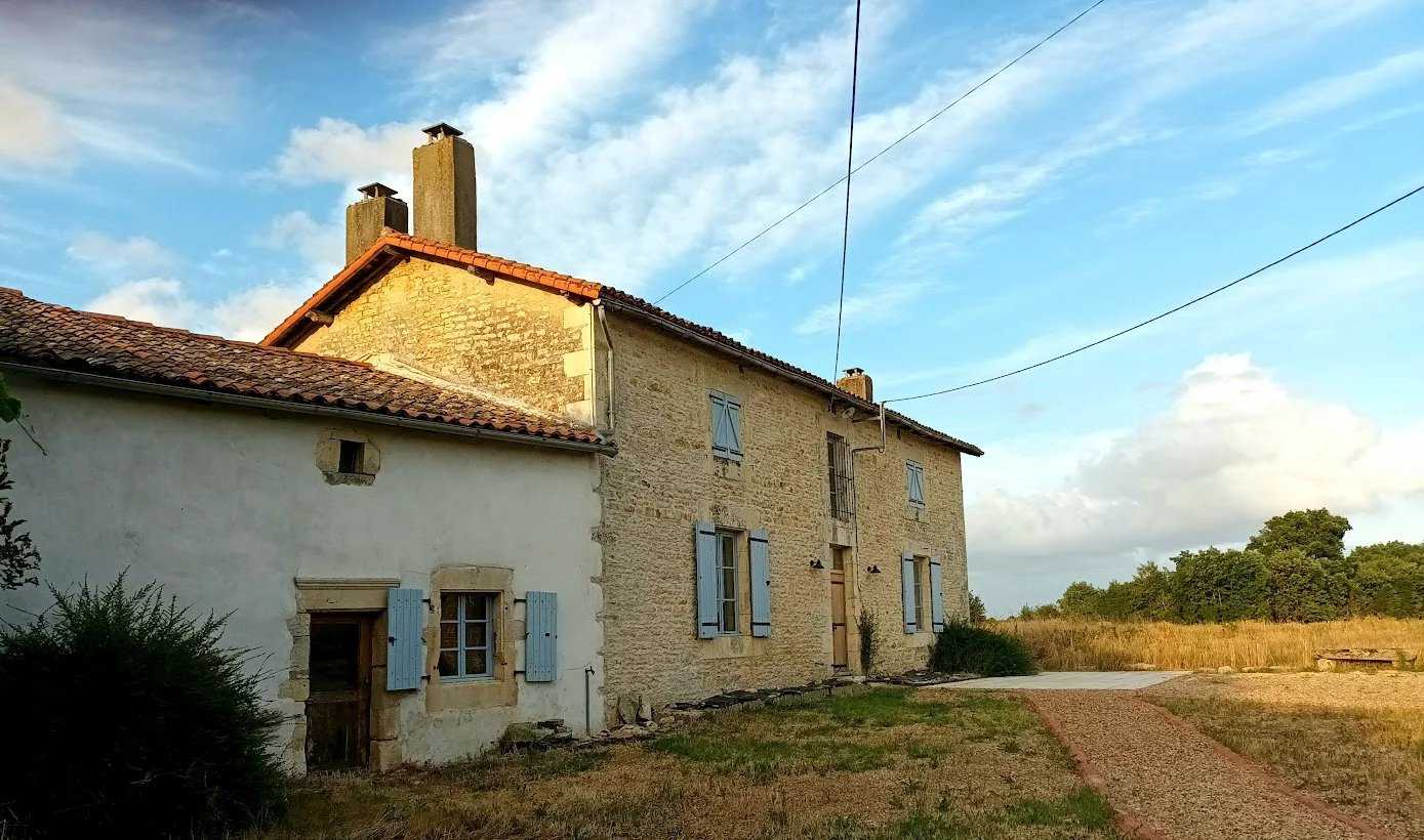 Dom w Civray, Nouvelle-Aquitaine 12106999