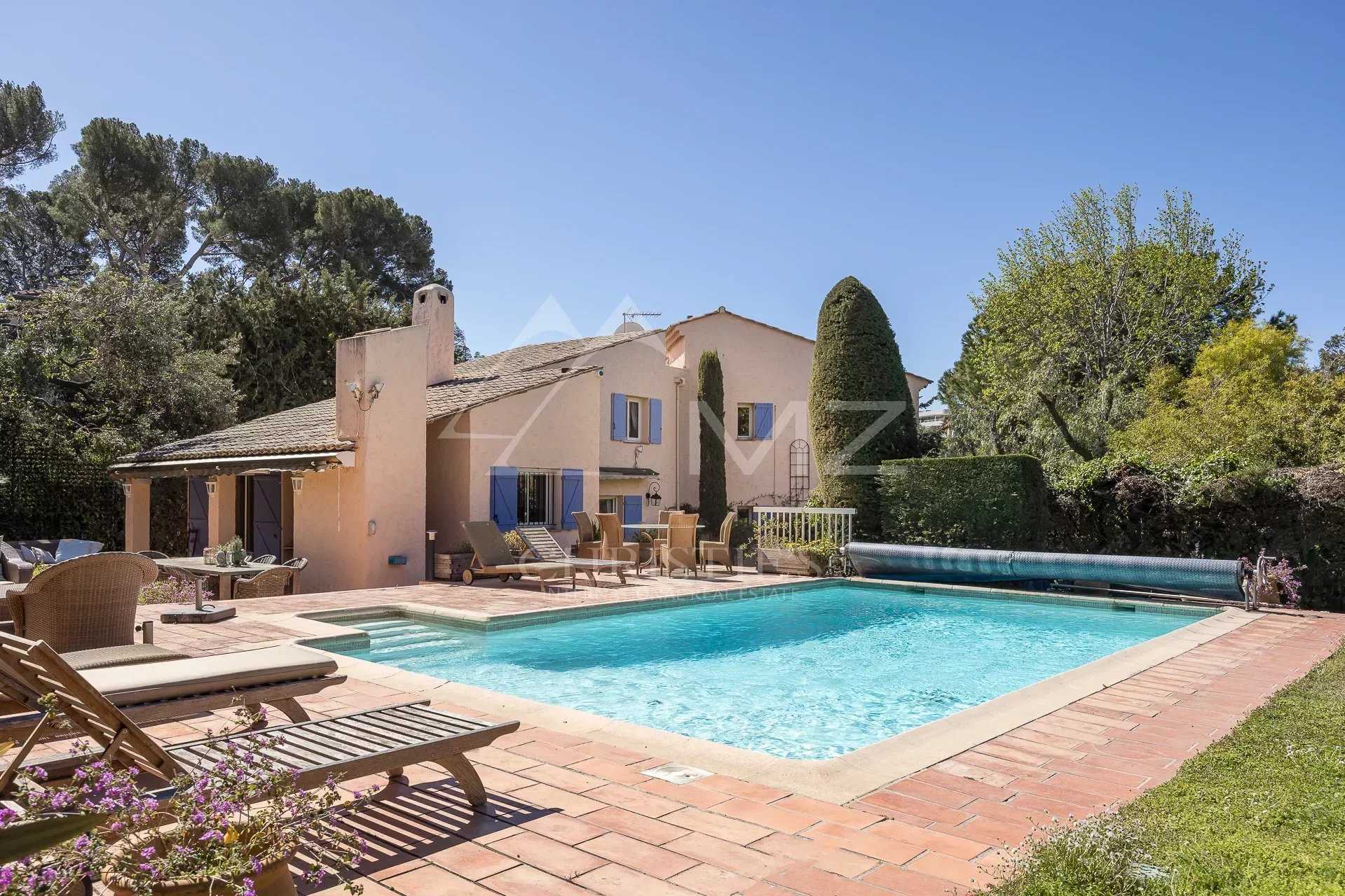 Hus i Antibes, Provence-Alpes-Cote d'Azur 12107685