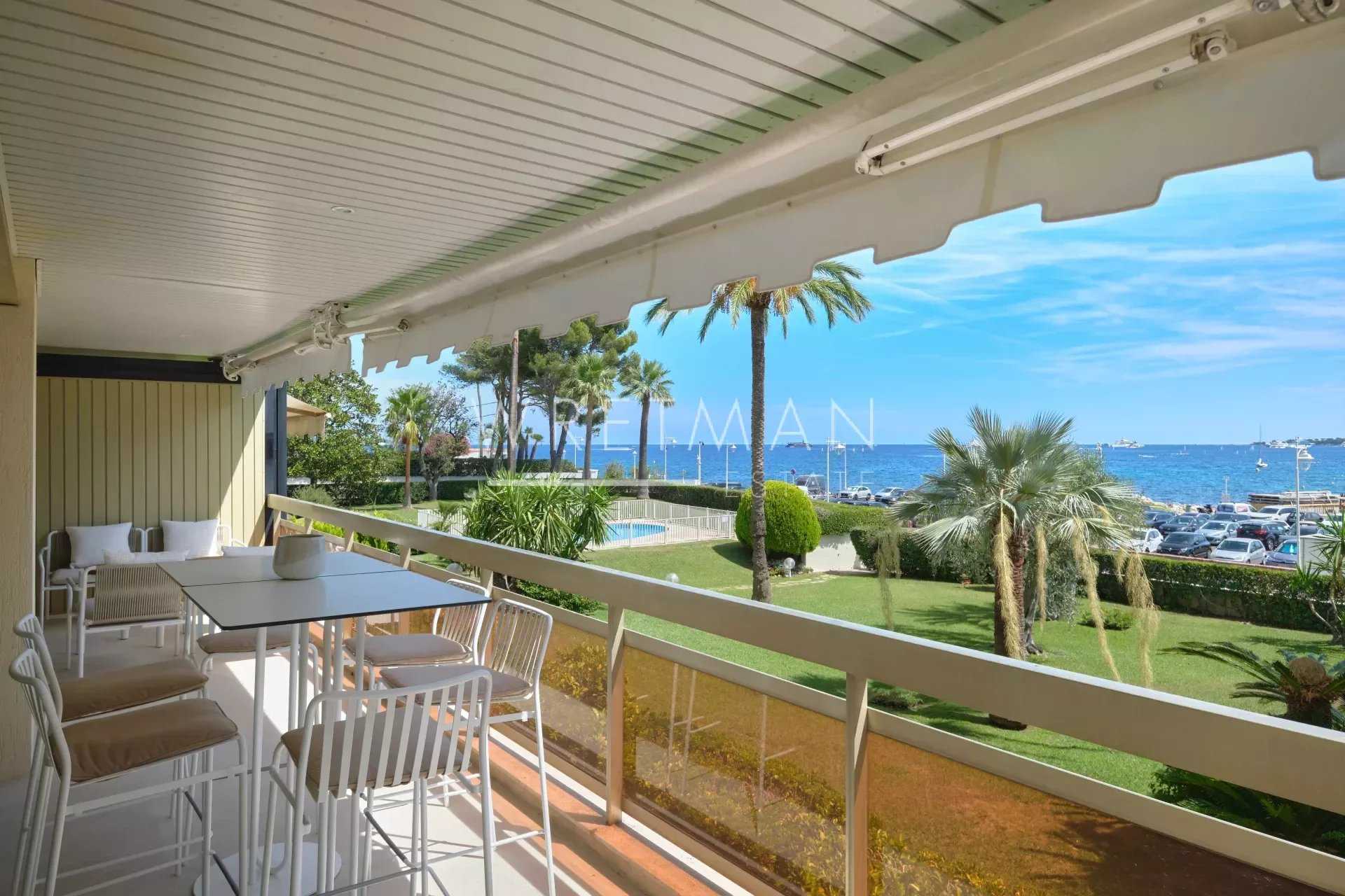 Condominium in Cannes, Provence-Alpes-Côte d'Azur 12107744