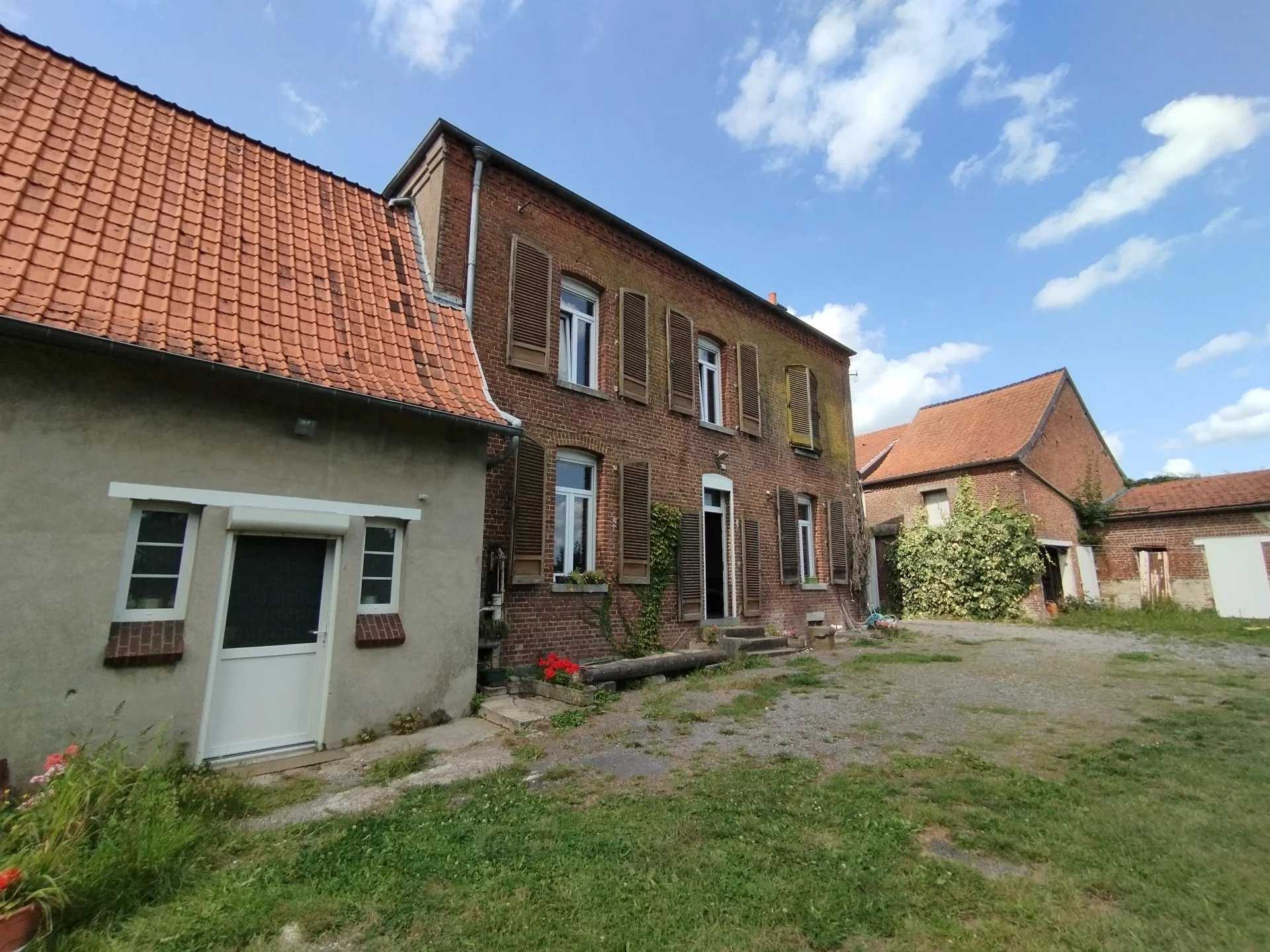 住宅 在 Avesnes-sur-Helpe, Nord 12107750