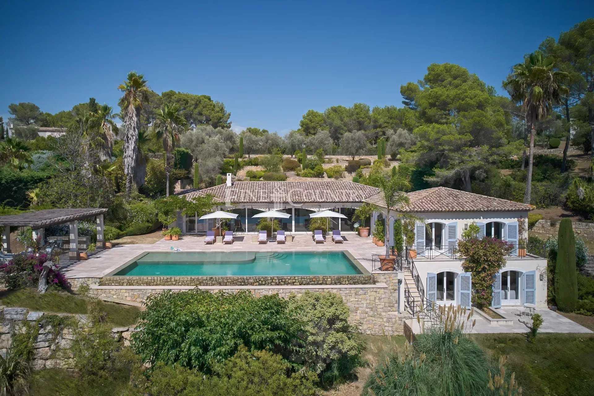 Будинок в Mouans-Sartoux, Provence-Alpes-Cote d'Azur 12108104