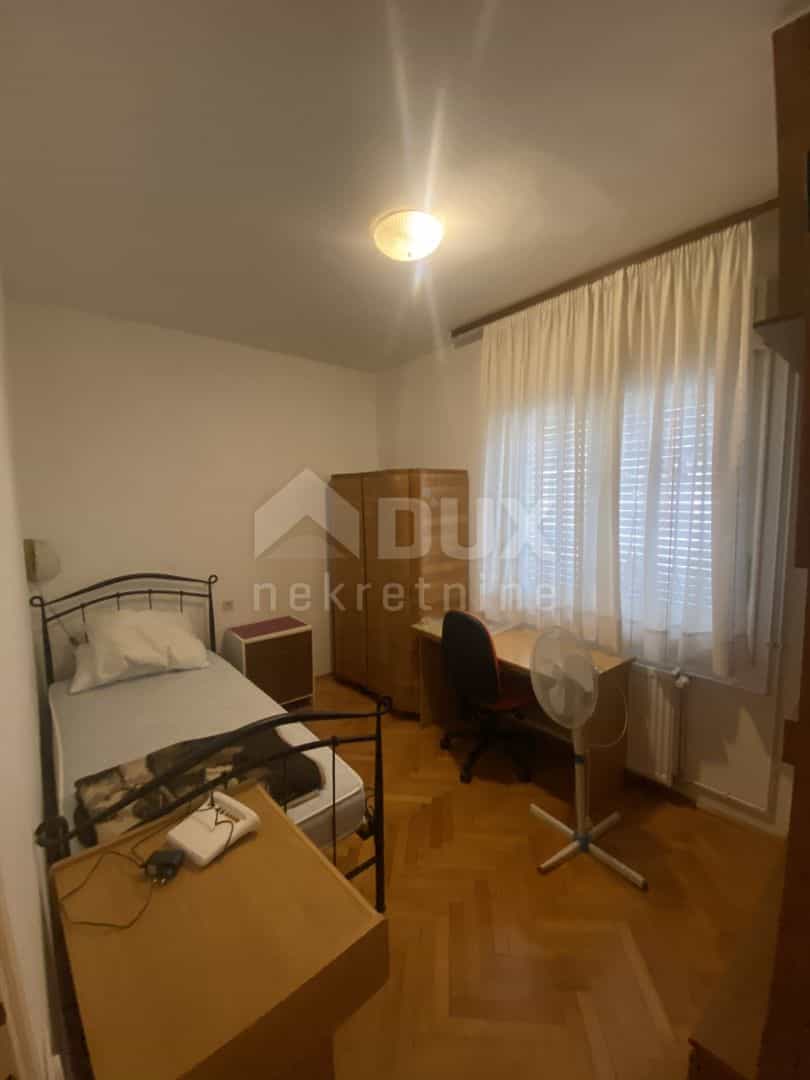 公寓 在 Susak, Primorsko-Goranska Zupanija 12108128