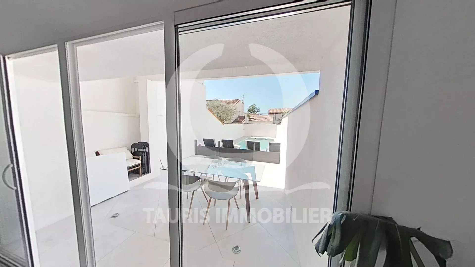 Multiple Houses in Marseille, Provence-Alpes-Cote d'Azur 12108999