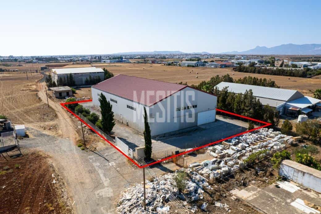 Przemysłowy w Palaiometocho, Nicosia 12109367