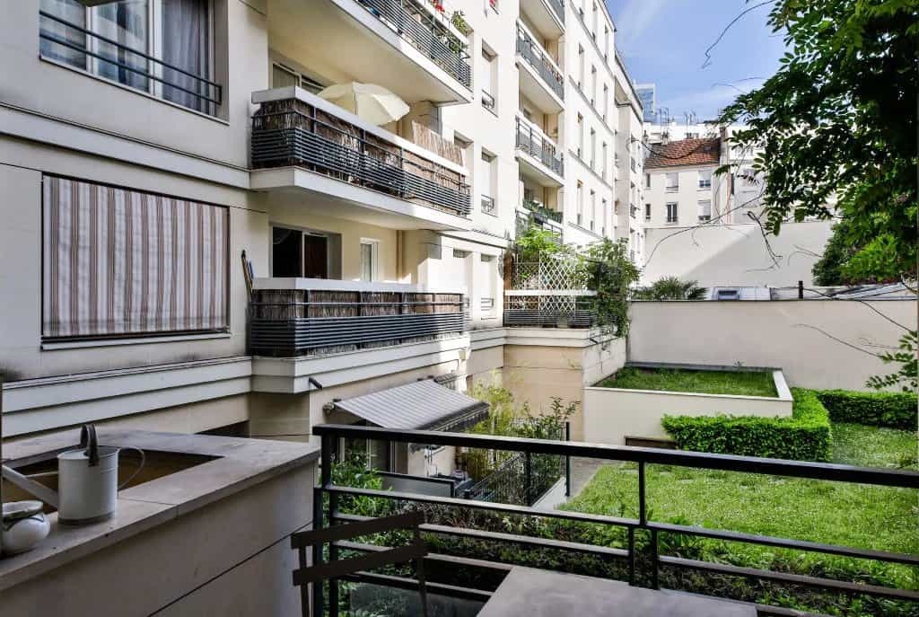 Condominium in Levallois-Perret, Hauts-de-Seine 12109991