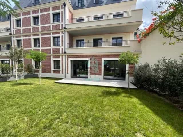 Condominium in Maisons-Laffitte, Yvelines 12110003