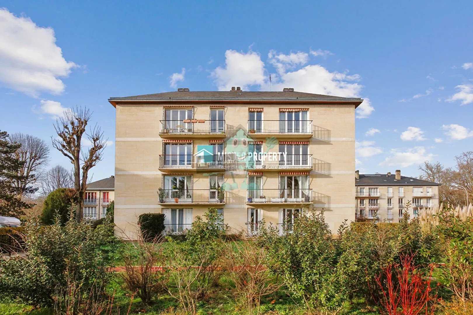 Condominium in Maisons-Laffitte, Yvelines 12110007