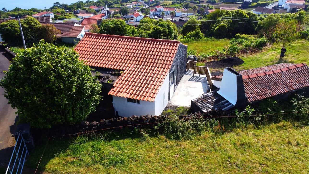 жилой дом в Рибейрас, Азорские острова 12110974