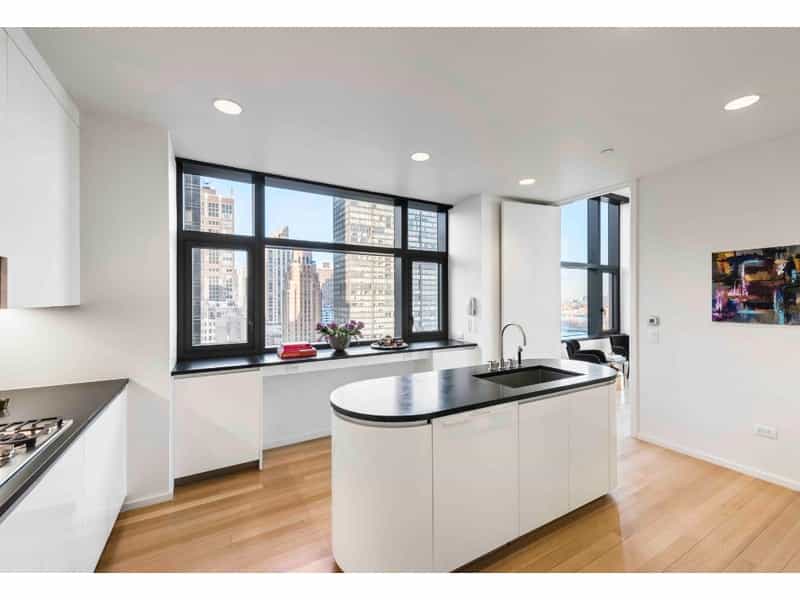 Condominium in New York, New York 12111064