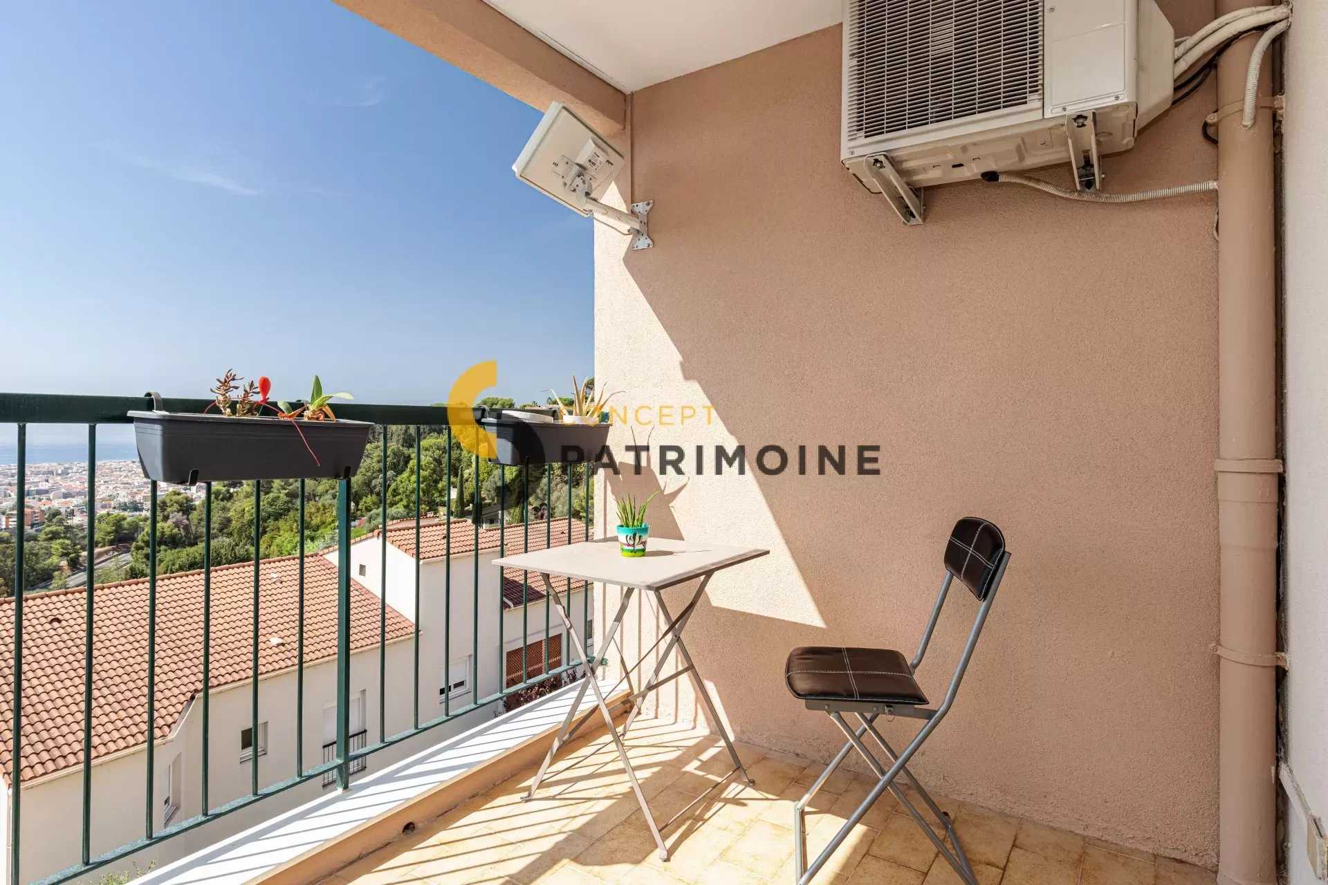Condominium in Nice, Provence-Alpes-Cote d'Azur 12112049