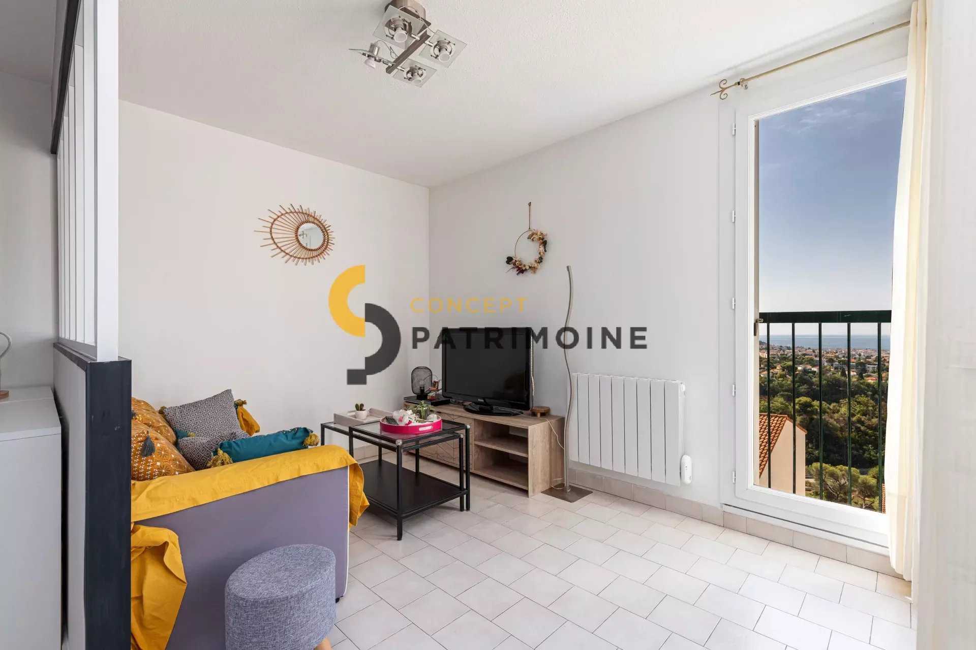 Condominium in Nice, Provence-Alpes-Cote d'Azur 12112049