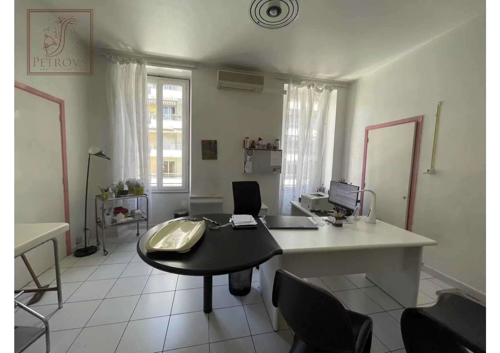 Office in Nice, Provence-Alpes-Cote d'Azur 12112050