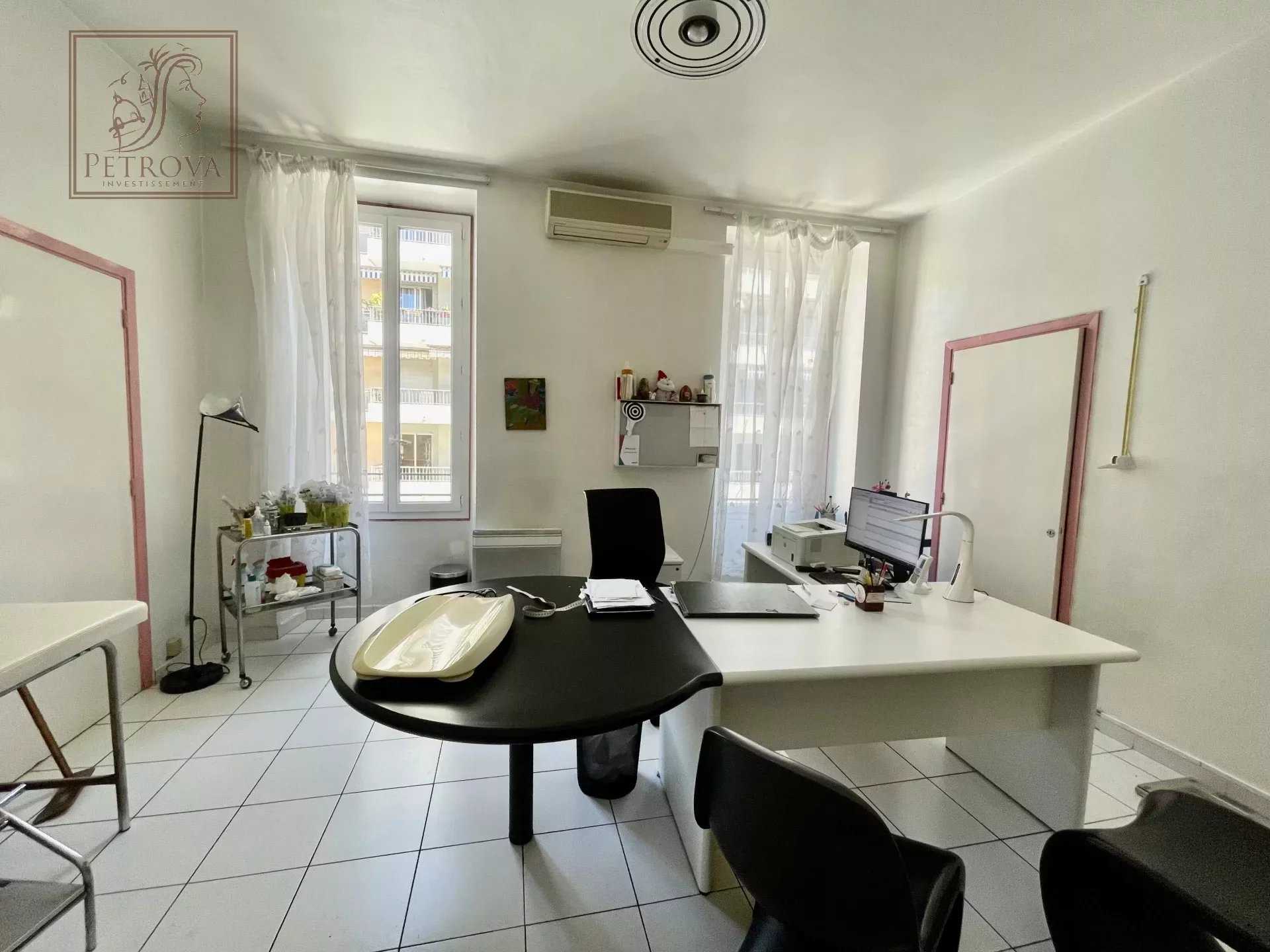 Office in Nice, Provence-Alpes-Cote d'Azur 12112054