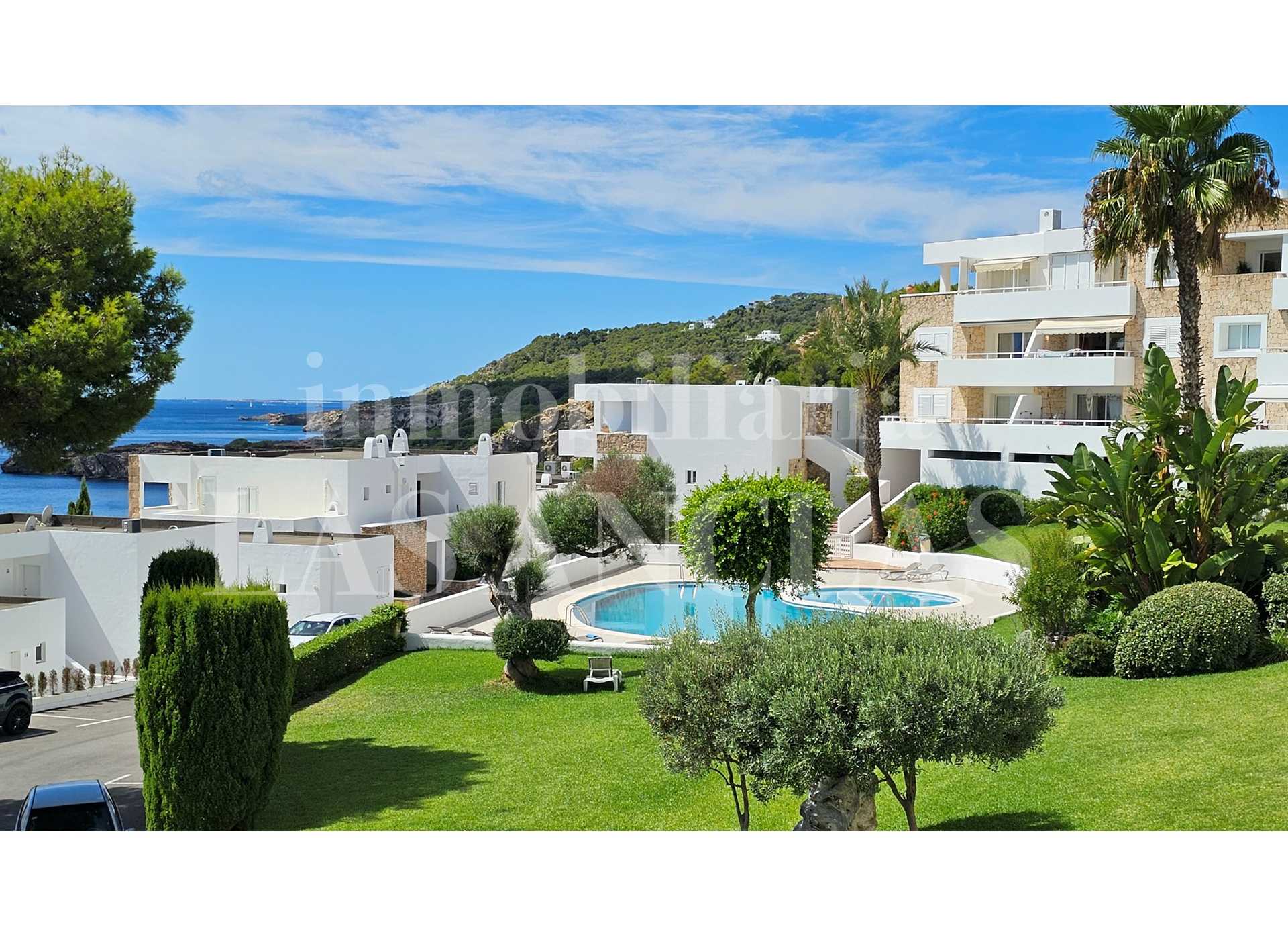 Condominium in Santa Eulalia del Rio, Balearic Islands 12112186