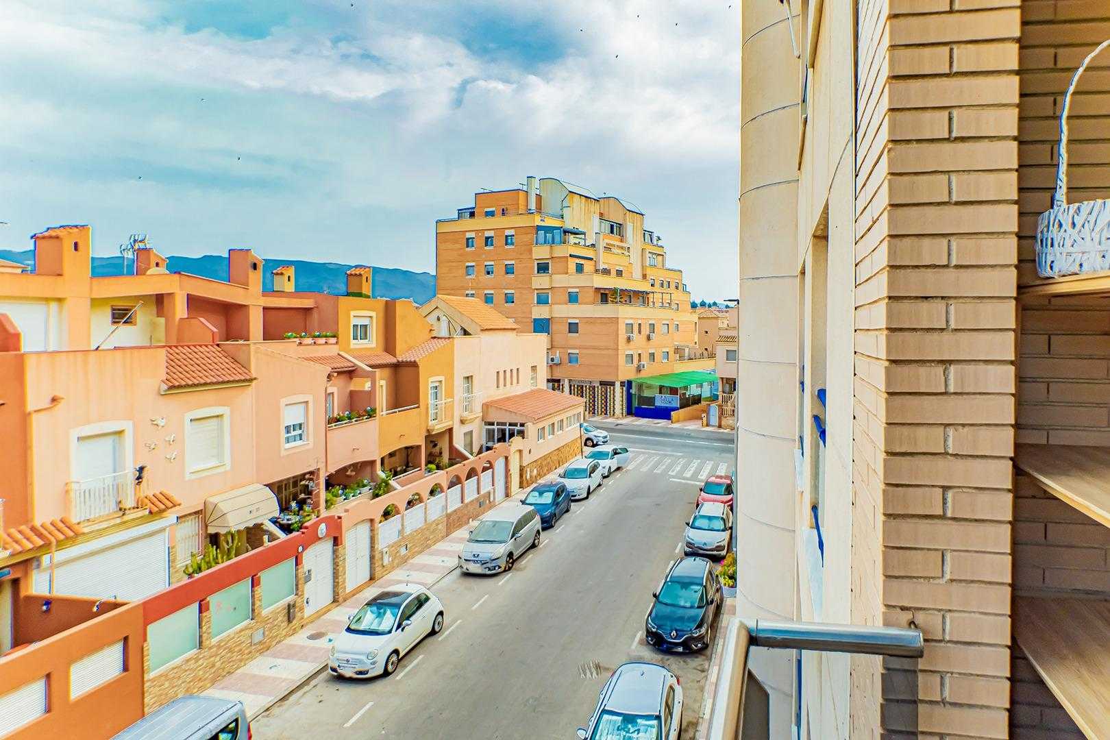 Condominium in Roquetas de Mar, Andalucía 12112282