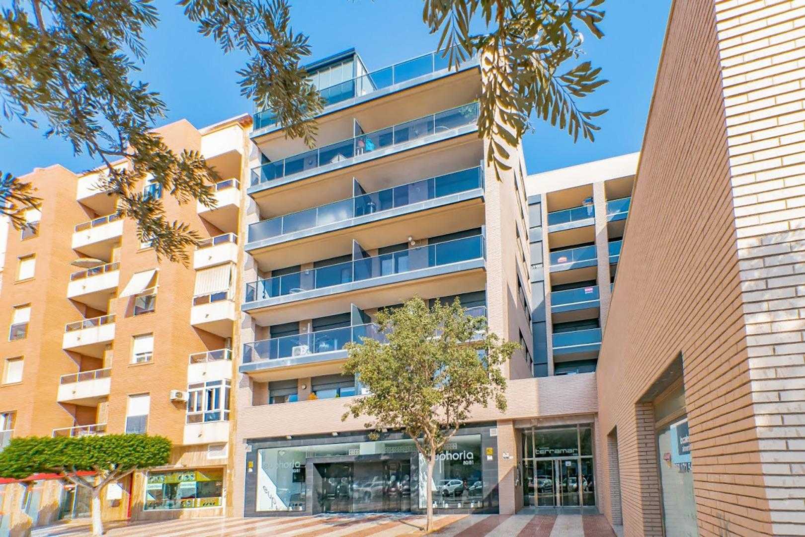 Condominium in Roquetas de Mar, Andalucía 12112282