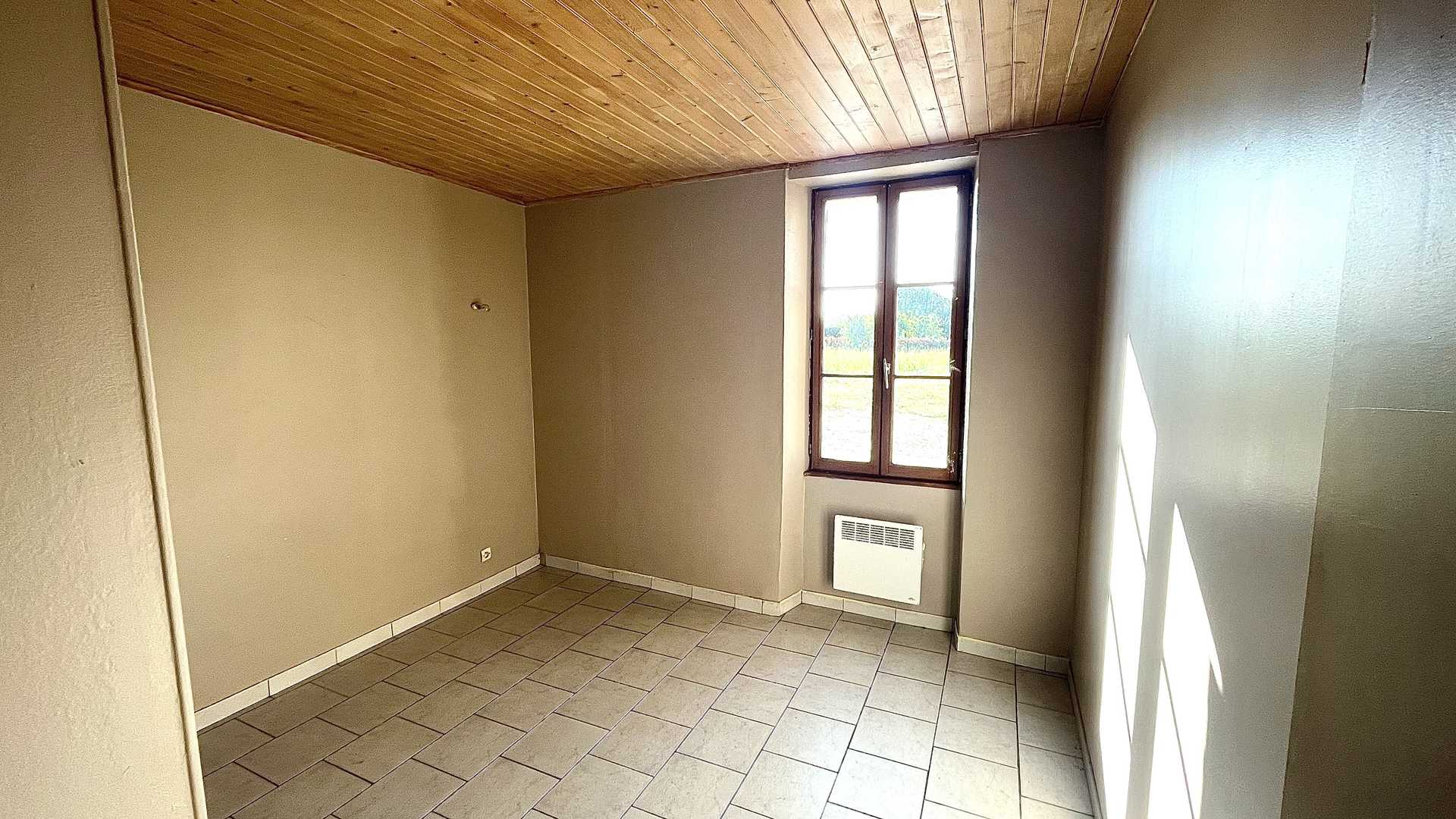 Condominium in Lavergne, Nouvelle-Aquitaine 12113494