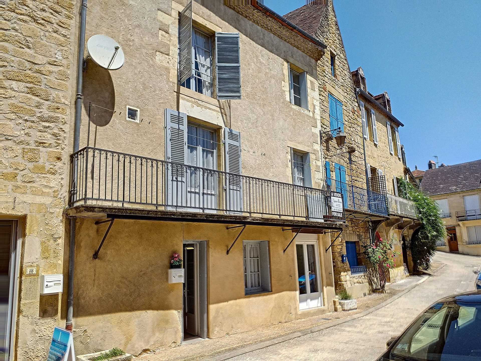 σπίτι σε Saint-Cyprien, Nouvelle-Aquitaine 12113598