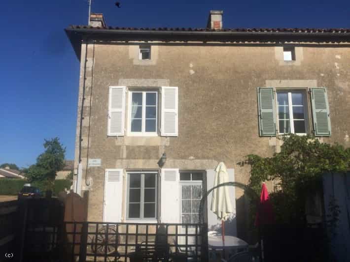 House in Civray, Nouvelle-Aquitaine 12113698