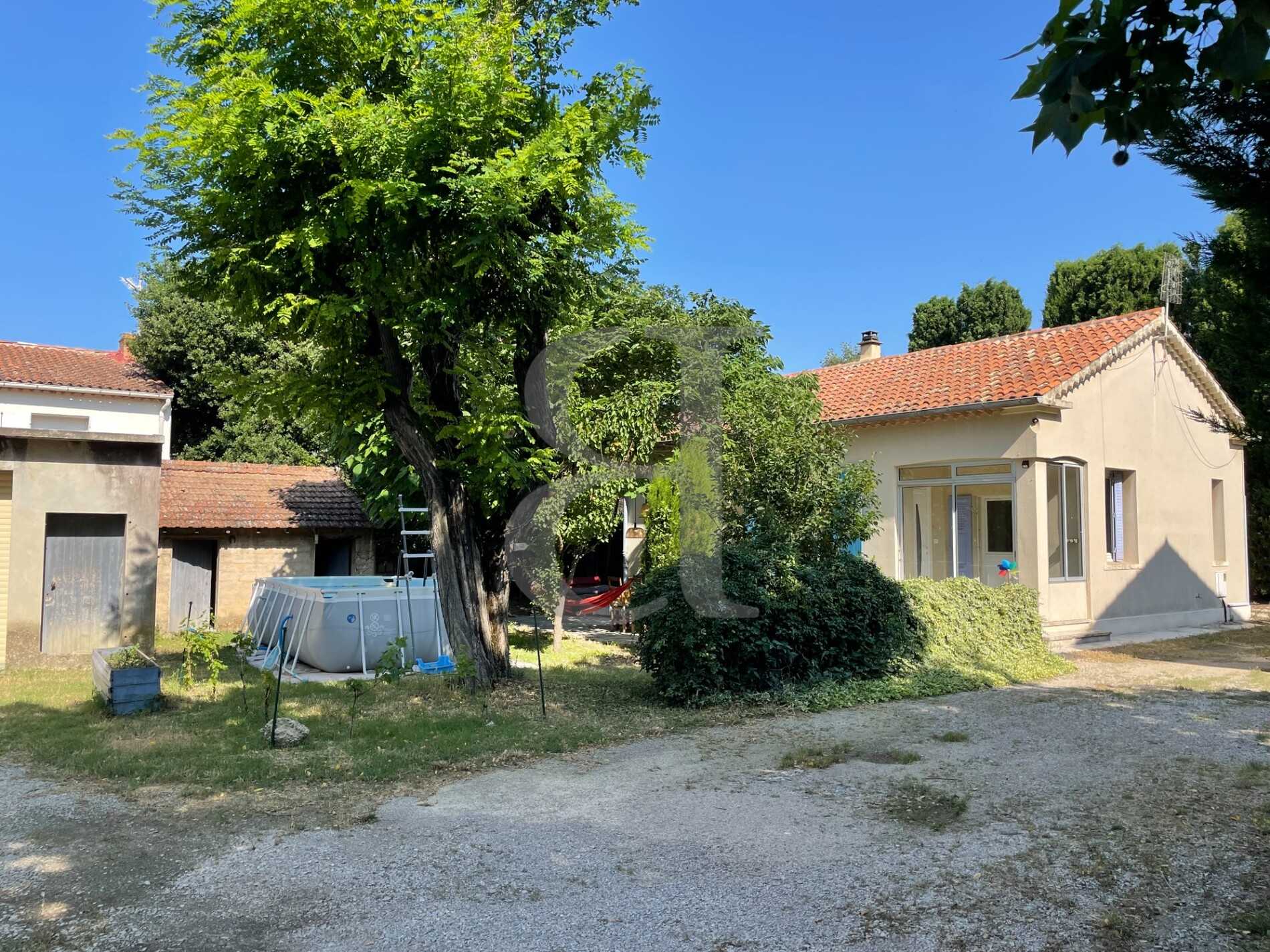 بيت في Sainte-Cécile-les-Vignes, Provence-Alpes-Côte d'Azur 12113707