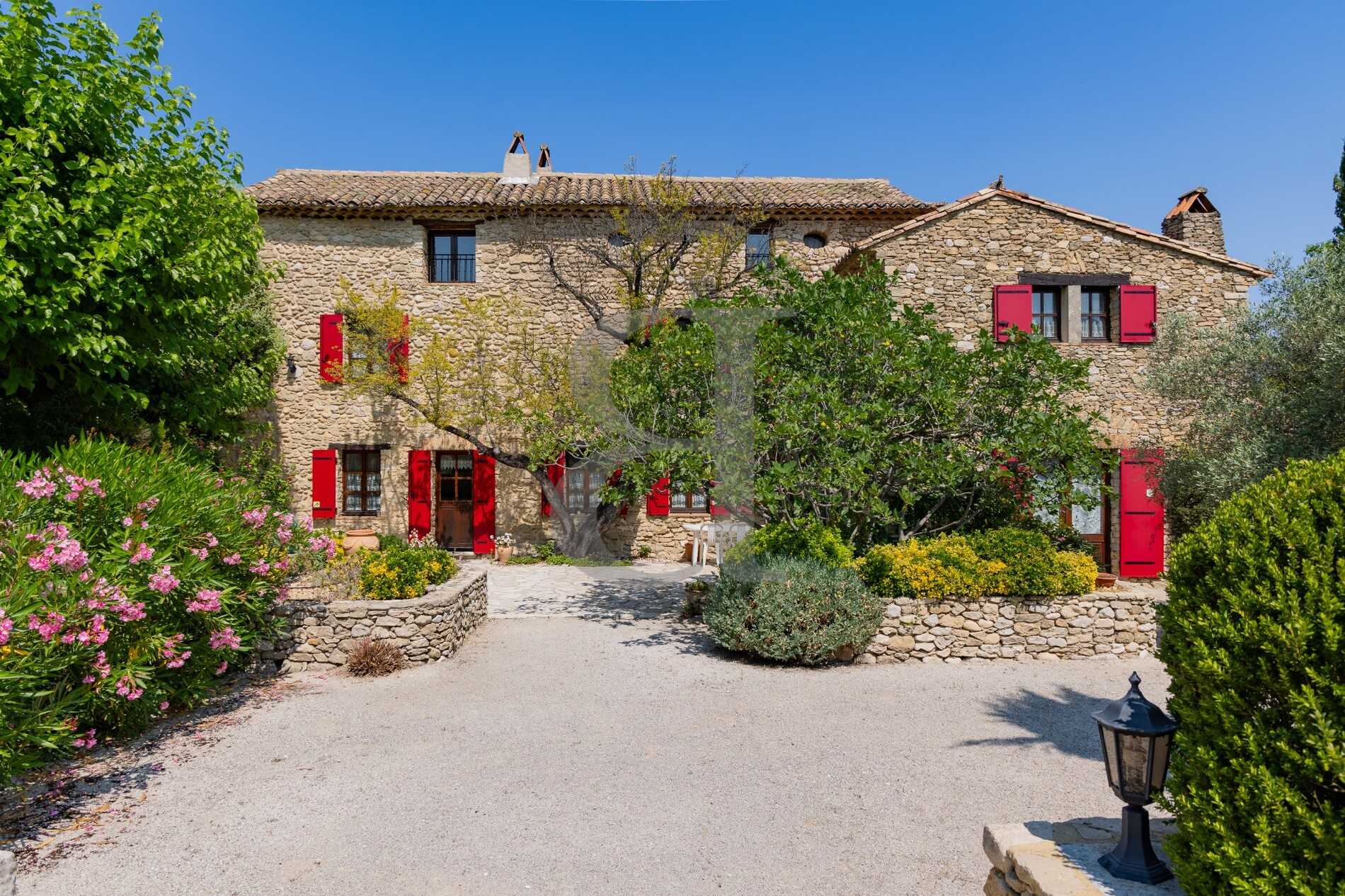Casa nel Vaison-la-Romaine, Provence-Alpes-Côte d'Azur 12113726